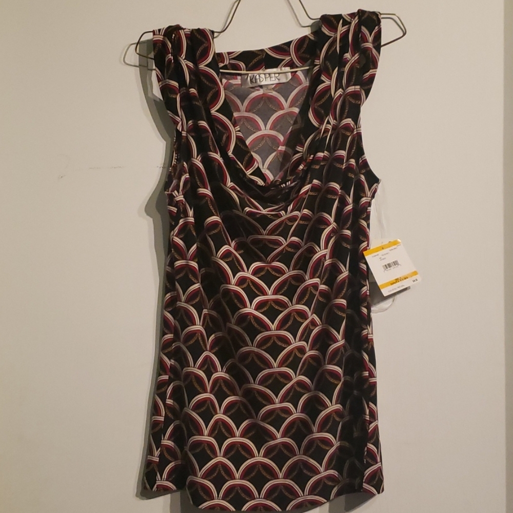 Kasper Sleeveless u-neck blouse